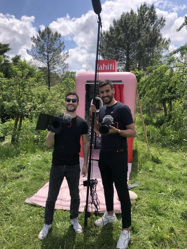 L'équipe Teasermakers, agence vidéo experte en tournage corporate à Versailles et dans toute la France.